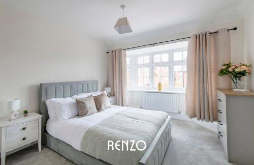 Spacious and Lovely 4-bed Home in Castle Donington by Renzo, Sleeps 6! - Photo 15
