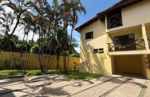 TRIPLEX piscina churrasqueira lava e seca Wi-Fi e 2 TVs em Condomínio com 90m2 no centro de Ubatuba - Foto 54