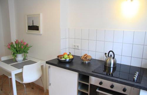 Nollendorf Apartments - 1 separate bedroom and 1 living room with sofa bed in Motzstraße - Foto 43