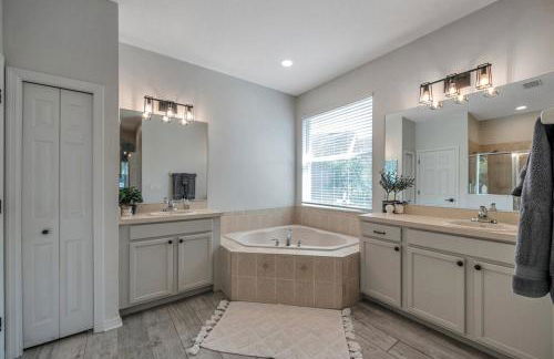 Large 5 bd home close to Beaches - Photo 56