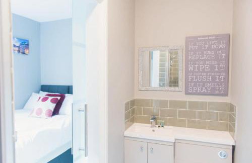 LYNNTON HOUSE Stunning 6 bed Town Centre House ALL with En-Suites Prime Location Tamworth - Foto 28