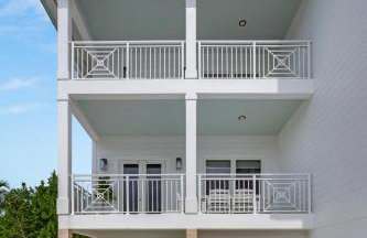 Oceanfront Oasis BBQ Patio, Free Dock, Pool and Secret Speakeasy - Foto 35