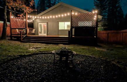 Sierra Cabin w NEW Hot Tub Walk to Town - Photo 2