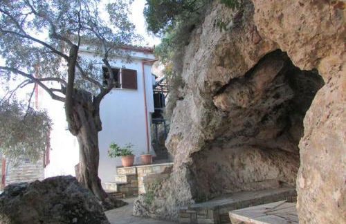 Το Σπιτι με την Σπηλιά - Foto 20