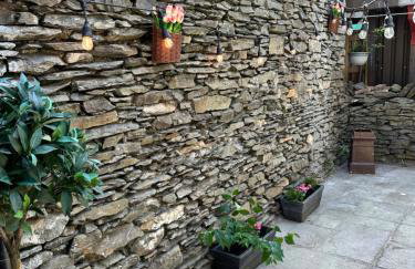 Woodland Cottage - private courtyard - Pet Friendly Retreat in the heart of Windermere - Photo 21