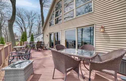 Waterfront Lake Huron Home - Private Beach! - Foto 24