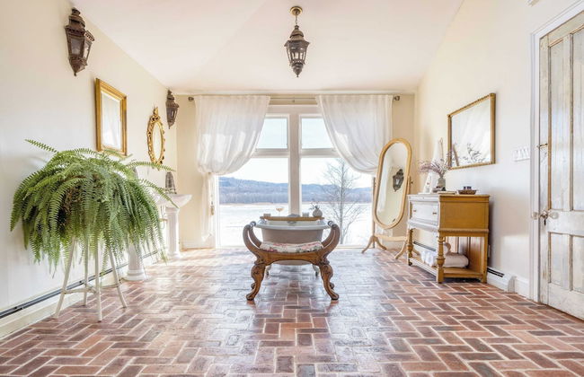 River House by Avantstay Historic & Secluded Estate on the Hudson River w/ Pool Sleeps 24! - Foto 26