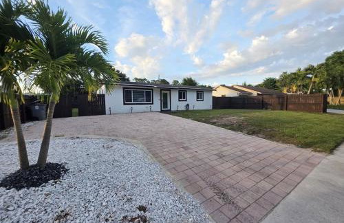 Bright, Modern Home Close to Great Beaches! - Foto 9