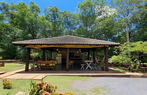 Charme de um típico chalé de campo com lareira. - Foto 37