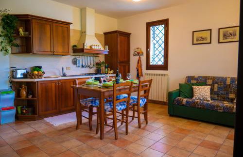 HOST4U - BORGATA VALLONE Apartments with Stunning Garden and Parking - Foto 10