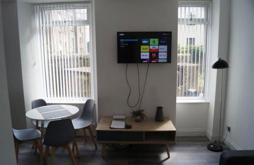 Bright & Stylish 1-bed Apt W/free Parking & Wi-fi - Photo 36