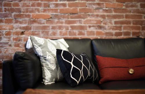 HostWise Stays - Prime Location in Lawrenceville, Exposed Brick 2BR Home - Foto 38