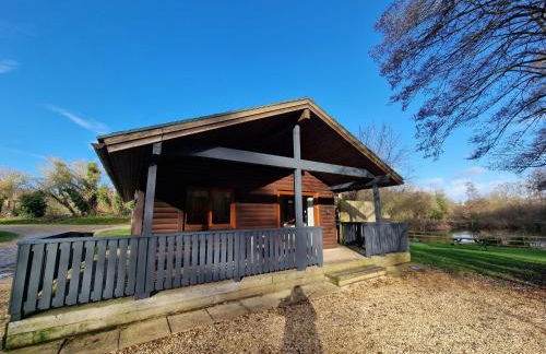 Kingfisher Lodge - Private Hot Tub - Infrared Sauna - Dog Friendly - Photo 7
