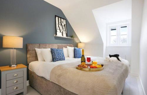 Stylish 6 Bedroom 3 Bathroom Detached House with Free Parking, Super-Fast Wifi, Pool Table, Smart TVs with Netflix by Yoko Property - Foto 14