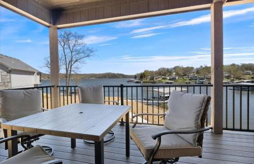 Accessible Lakeside Luxury at the 45mm w/ Private Dock, Sunset Views & More - Foto 47