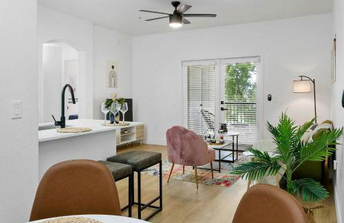 CozySuites Glendale by the stadium with pool 10 - Foto 9