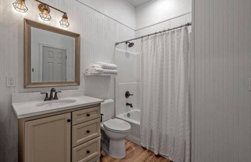 Entire Home! Fantastic Kitchen! 3 Full Baths - Foto 28