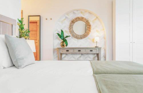 Boutique Beach Villa by Lanzarote Retreats - Private Pool - 1 min walk to Sea Pool - Photo 31
