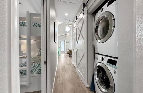 Beachfront 4BR - Tiki Bar, Yard Games, Pet-Friendly - Foto 34