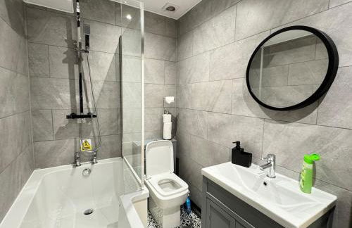 3BD Modern Home with Free Private Parking - Foto 11