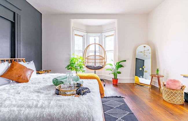 NEW Luxe Pet Friendly Free Parking Downtown - Foto 11