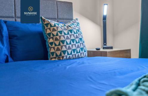 L2 - INVOICE and REDUCED PRICE only via SUNRISE SHORT LETS DUNDEE, Stunning 4 Bed House with 6 Beds and 3 bathrooms, TVs in each room, Free Parking, Fully Equipped, Local Amenities, Easy Ring Road Access, Special Rates and ONLY 9 Mins to STANNERGATE Ports - Foto 51