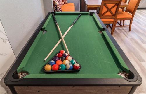 Luxury Living Just Steps from the Strip - Foto 37