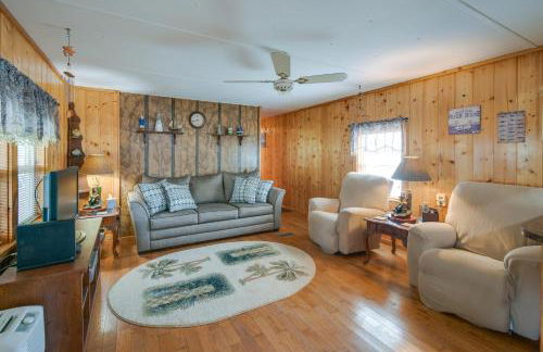 Satsuma Home with Fire Pit and Dunns Creek Access! - Foto 1