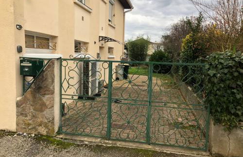 Studio de charme pour séjour tranquille à deux - Groupama Stadium - LDLC Aréna - Fiducial Astéria - Eurexpo - Aéroport St Exupéry - Base nautique du Grand Large - Foto 25