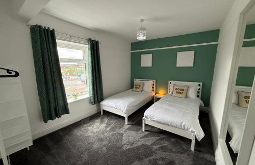 Duke's Retreat - 4 BR Sleeps 8 Ideal 4 Contractors - Foto 2