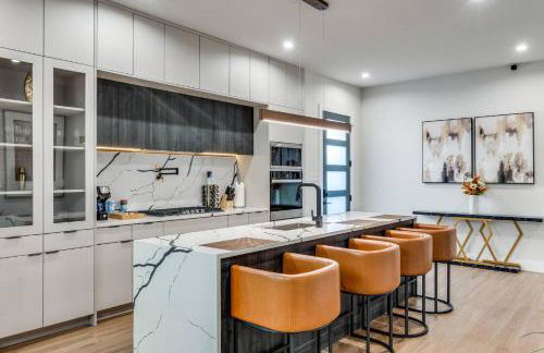 Luxurious Newly Built 5BR 5BA | Rooftop W/ Grill - Foto 7