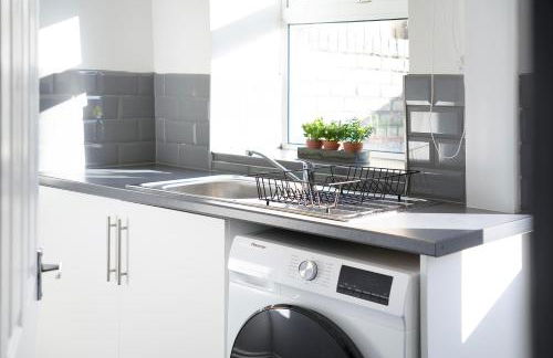 NEW! 2BR in West Terrace, Sleeps 4 - Foto 18