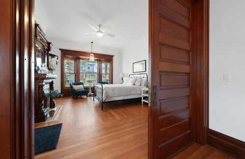 Boutique Style Condo Near Downtown Waterfront - Foto 45