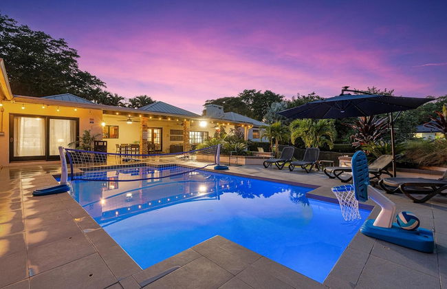 8BR Gem With Pool, Lake View & Tons of Amenities! - Foto 55