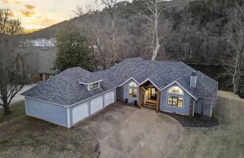 Foggy River Retreat - For 16 - Foto 12