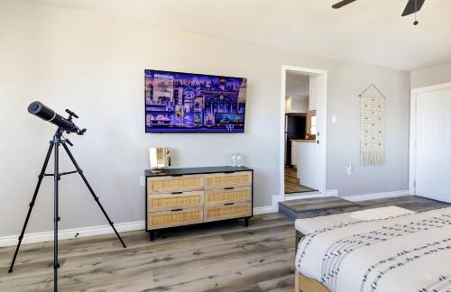 Mid-Century Magic with Mountain Views - Photo 16