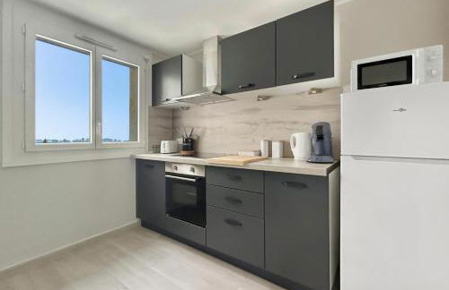 Appartement lumineux, épuré avec balcon et parking - Foto 14