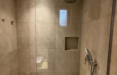 Red Rose Garden - Photo 13