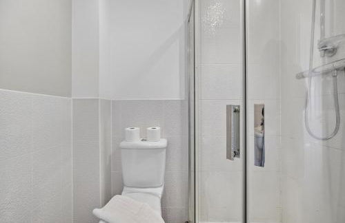 Spacious 4BR Newport Home - Ideal for Families & Groups - Foto 53