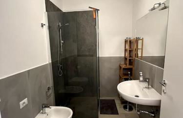 Immense Secret Cave - Foto 12