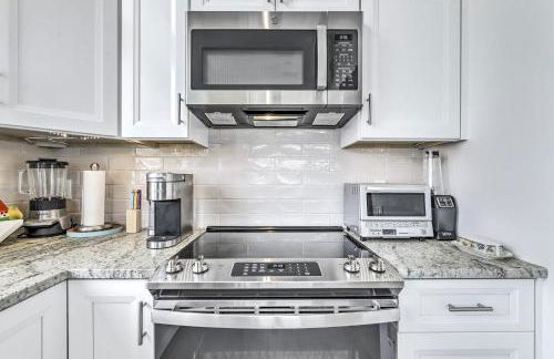 Coastal Waterford Getaway, Steps to the Water! - Foto 9