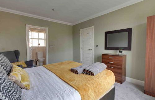 Elizabeth II Five Bedroom Spacious Home - Foto 33