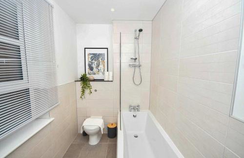 Modern 2 Bedroom Apartment in Central Wigan - Foto 36