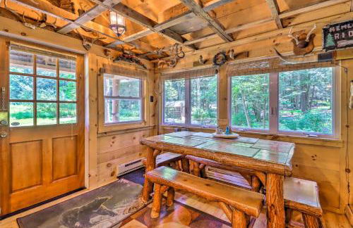 Secluded and Quiet Pocono Mountain Cabin with Hot Tub! - Foto 4
