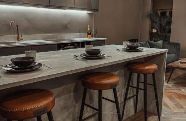 Magistrates Penthouse Suite - Town Centre Apartments with Spa - Foto 2