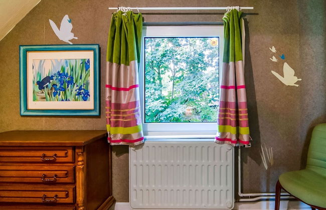 Tranquil Holiday Home With Private Garden - Photo 6