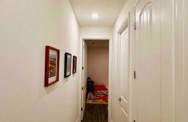 Luxury King Suite, 3BR 2BA, Beach Vibe, Top-Tier Amenities, Prime location - Foto 13