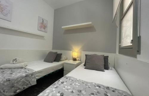 Family-Friendly Home in Central Barcelona 4BDR - Photo 13