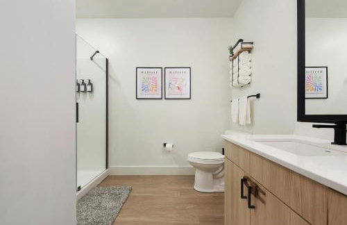 LUX Studio King Bed Free Parking Gym New - Foto 16