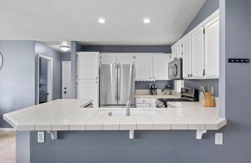 3 Bed 2 Bath Newly Furnished - Available Now - Photo 6